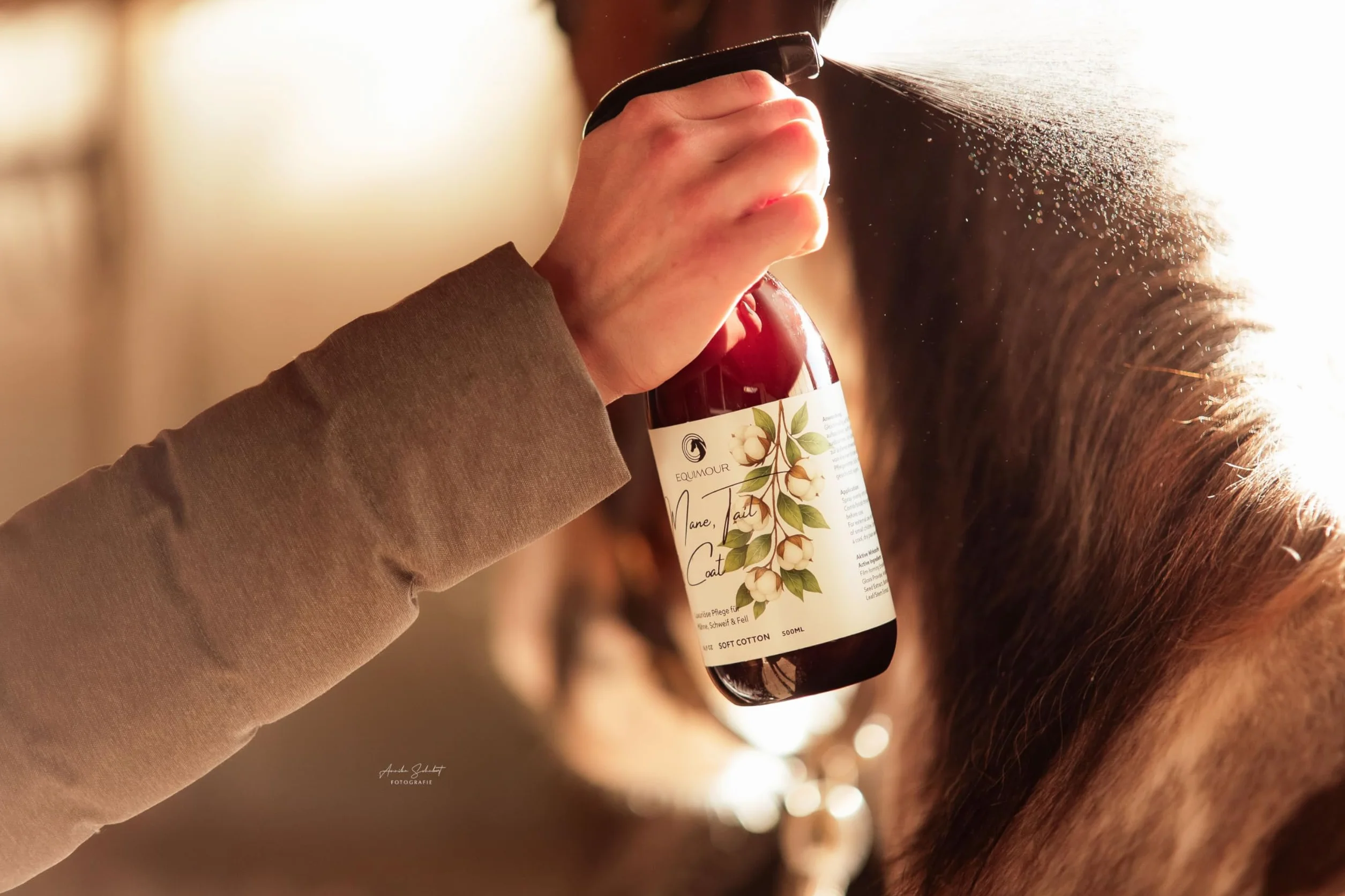 Espray para crines y cola para caballos, con aroma de algodón suave, facilita el peinado y el desenredado, aporta un brillo sedoso, fórmula de cuidado repelente al polvo, 500 ml