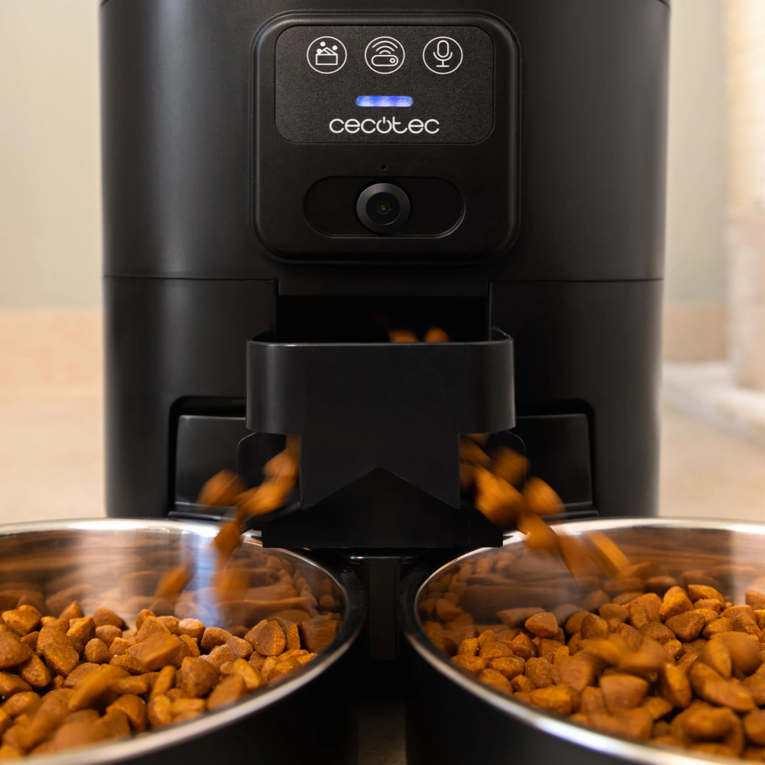 Cecotec Comedero Dispensador Automático para Mascotas con Control WiFi, Cámara y Grabadora de Voz Pumba 8600 Double Meal Vision. 7L, Programable, Control de Porciones, Doble Bowl de Acero INOX, App