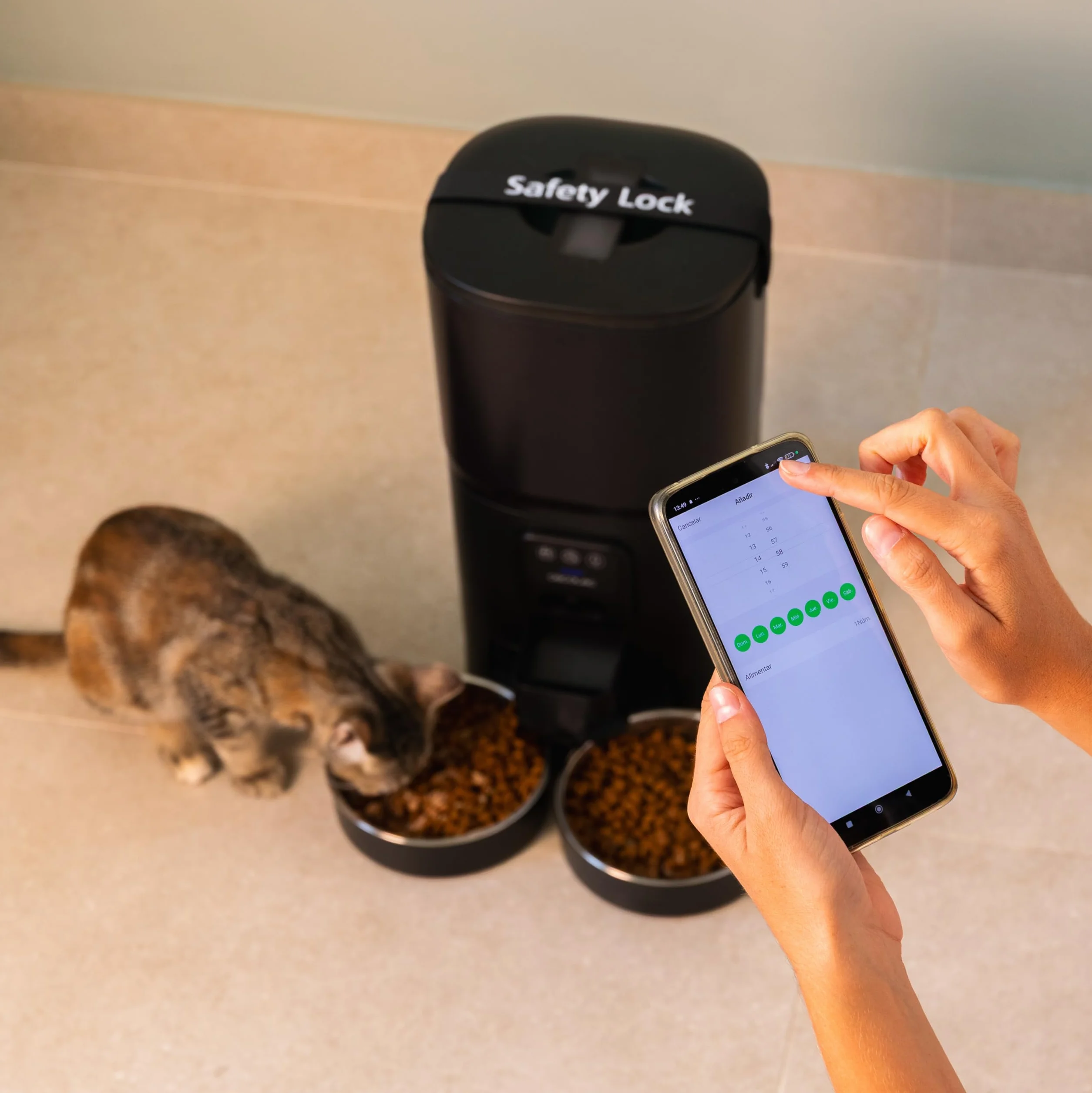 Cecotec Comedero Dispensador Automático para Mascotas con Control WiFi, Cámara y Grabadora de Voz Pumba 8600 Double Meal Vision. 7L, Programable, Control de Porciones, Doble Bowl de Acero INOX, App