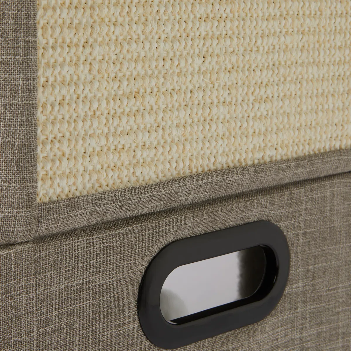 Amazon Basics Casa para Gatos de 2 Pisos para Gatos de Interior, Cueva Cubierta para Gatos con Rascador y Bola Esponjosa, Casas Plegables en Forma de Cubo para Gatos, 43,2 x 35,6 x 57,2 cm, Gris