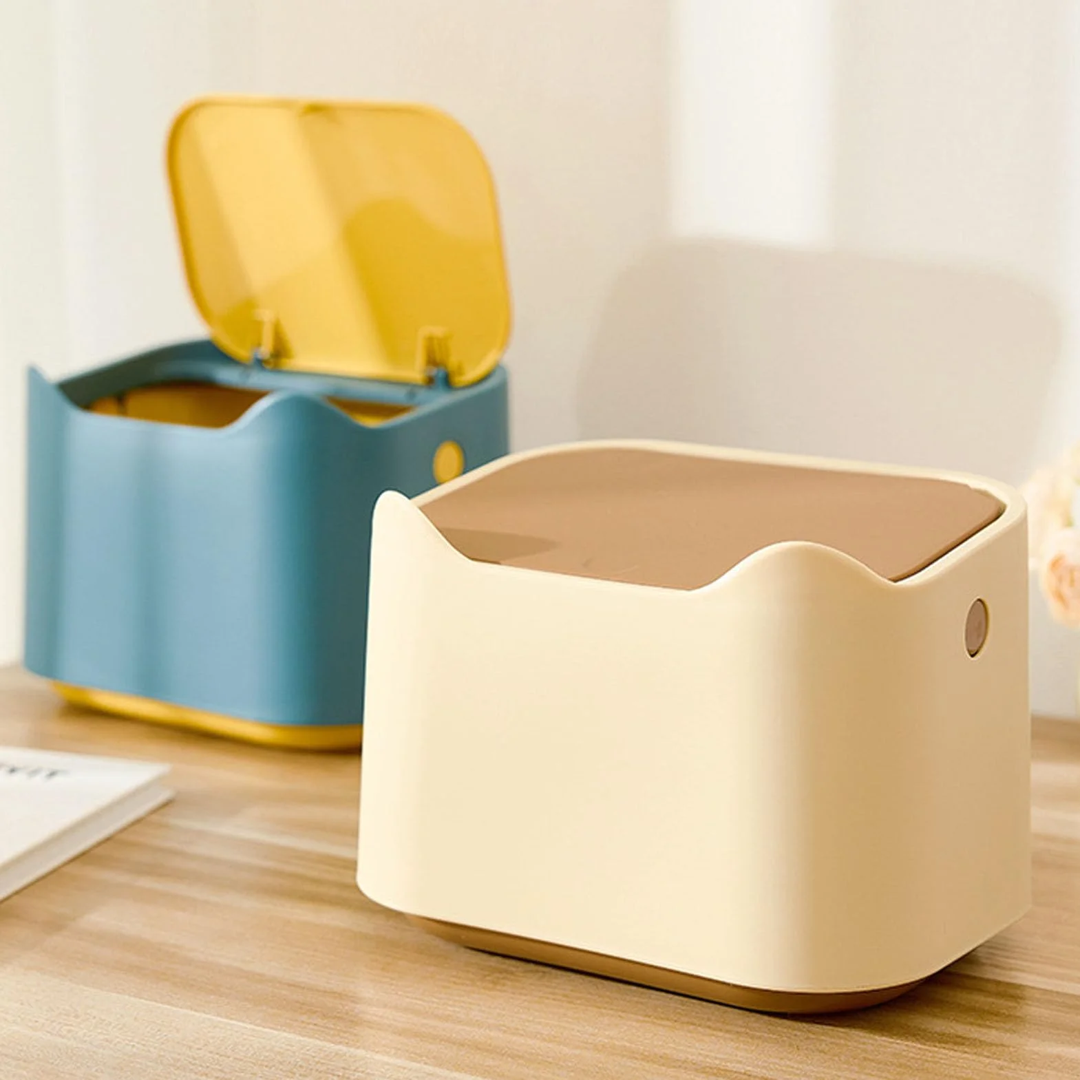 Arenero Gato con Tapa sellada, Recipiente de Polipropileno de 18x13x13 cm, neutraliza olores y Contiene residuos, Accesorio práctico para el Cuidado de Mascotas en hogares