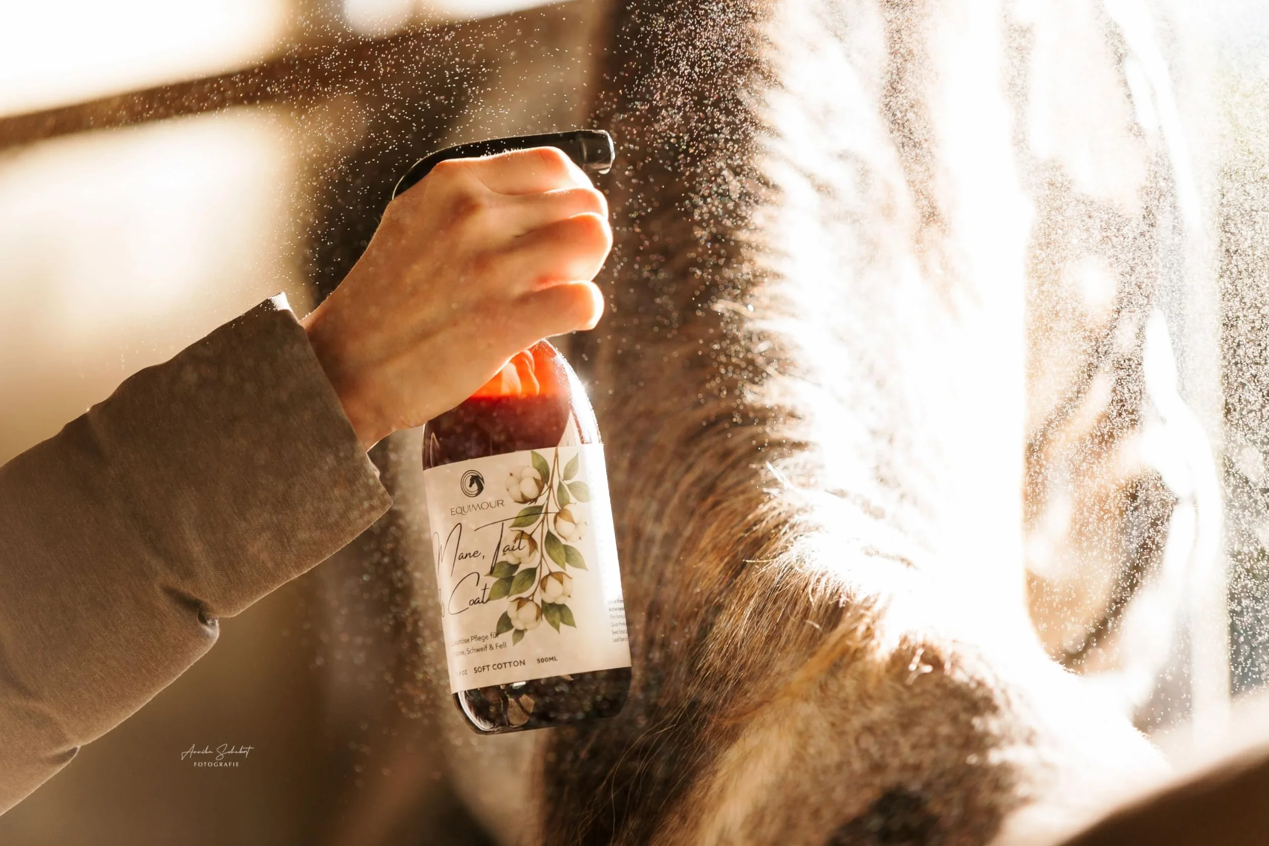 Espray para crines y cola para caballos, con aroma de algodón suave, facilita el peinado y el desenredado, aporta un brillo sedoso, fórmula de cuidado repelente al polvo, 500 ml