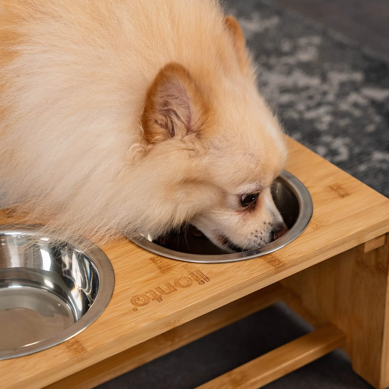 lionto Comedero para Perros Elevado comedero para Perros Barra de Comida de bambú para Mascotas 2 Cuencos de Acero Inoxidable Antideslizante, (M) 44x20x19 cm