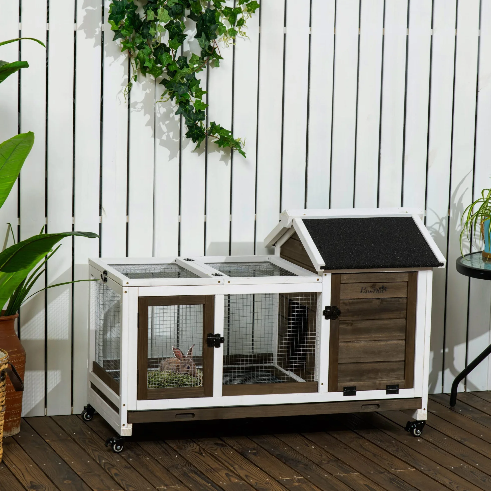 PawHut Conejera de Madera con Ruedas Jaula para Conejos con Techo Puede Abrir y Bandeja Extraíble Conejera para Interior y Exterior 108x58x73,5 cm Café